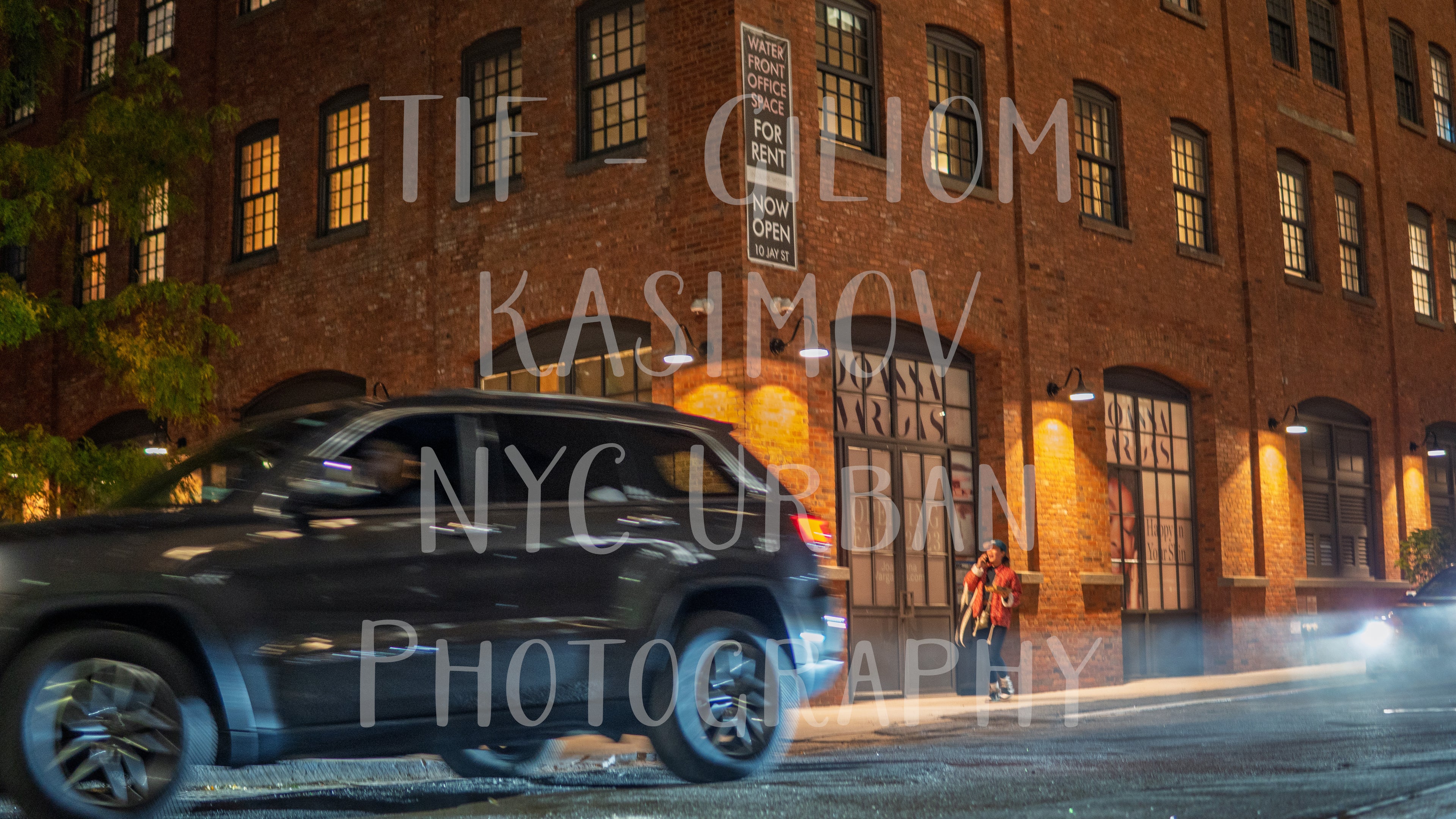 Water Street Moment, DUMBO  PHOTO